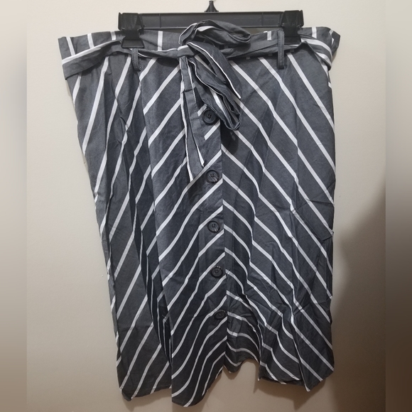 Ava & Viv Gray White Striped Maxi Cotton Button Down Tie Skirt Plus Size 1X - Picture 1 of 8